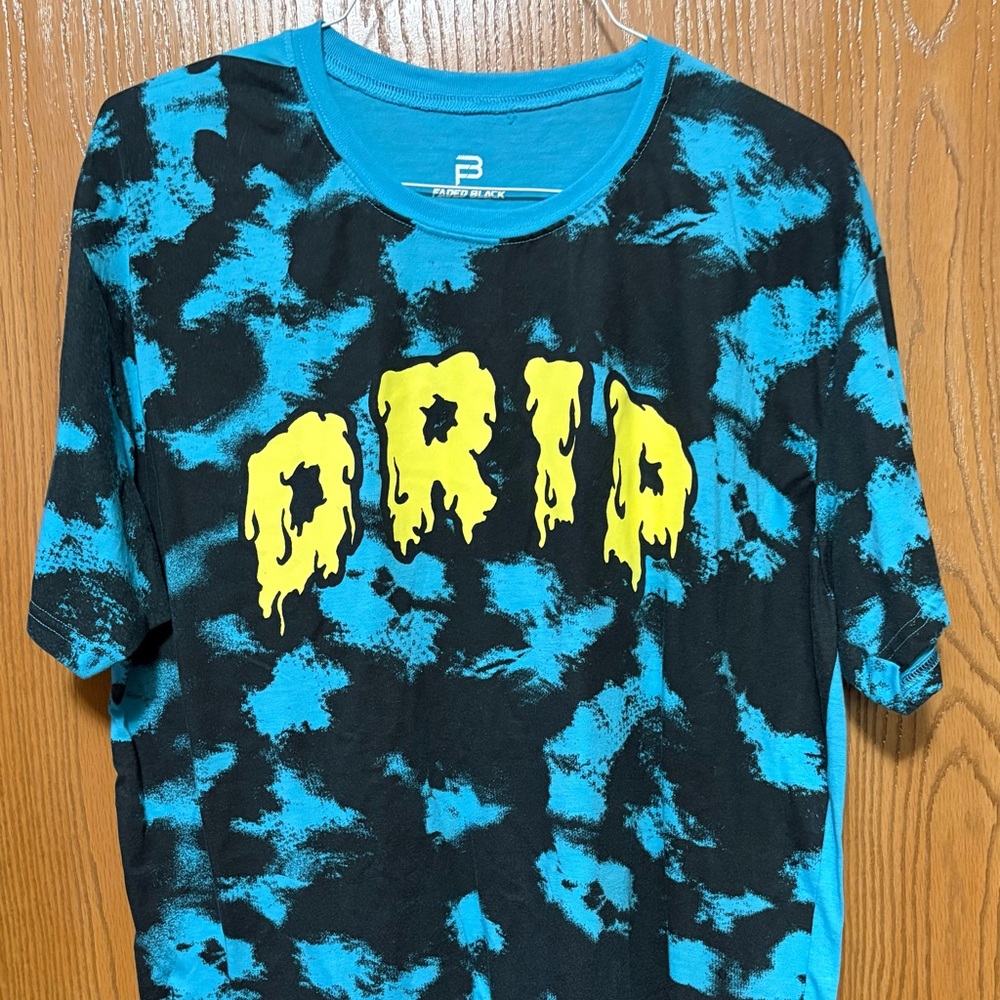 Men’s Black and Blue Graphic T-Shirt with Yellow 'DRIP' size XL